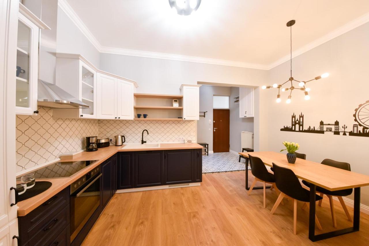 Victoria's Old Town Deluxe (adults Only) דירה טימישוארה